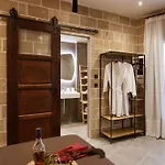 Utopia Luxury - Old Town *