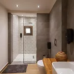 Utopia Luxury - Old Town